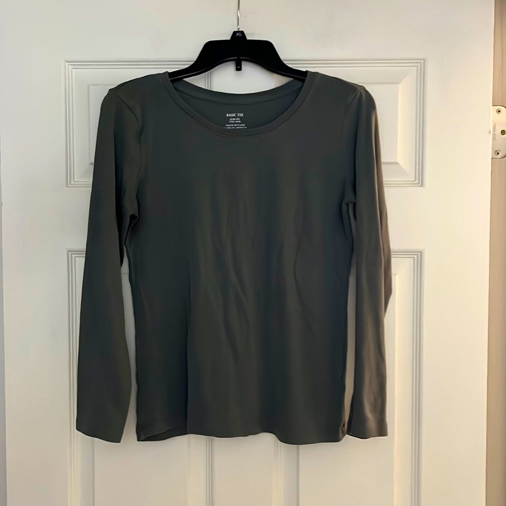 COPY - WOMEN’S LONG SLEEVE TEE : SIZE LARGE